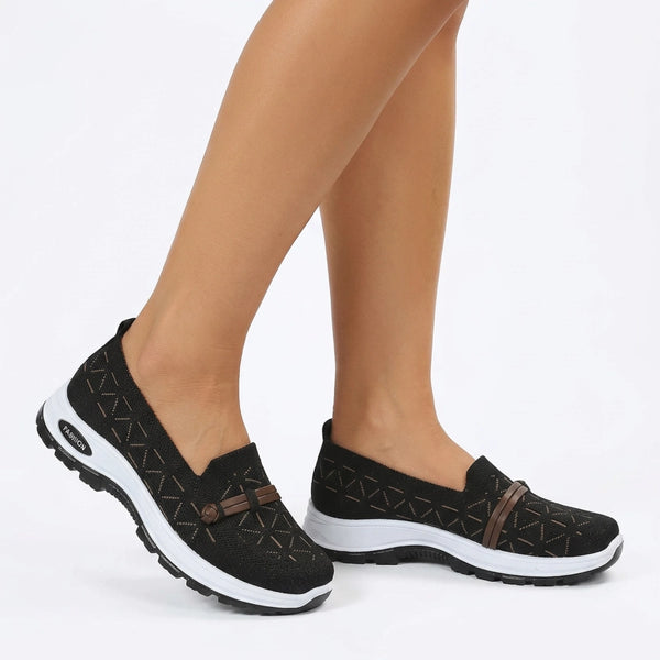 tenis-feminino-casual-comfortplus-preto-modelo