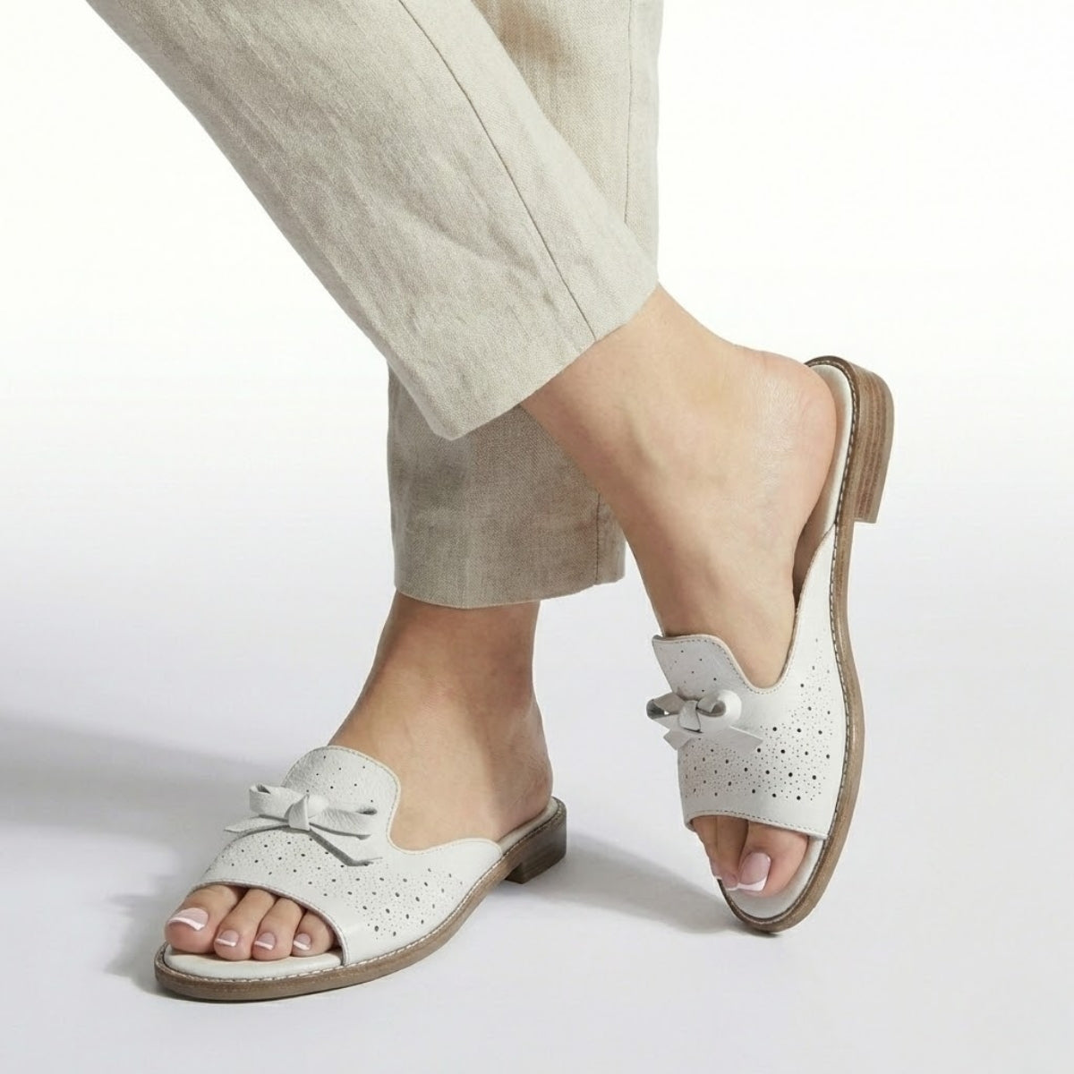 sandalia-feminina-salto-baixo-lacenza-loja-ortopedic