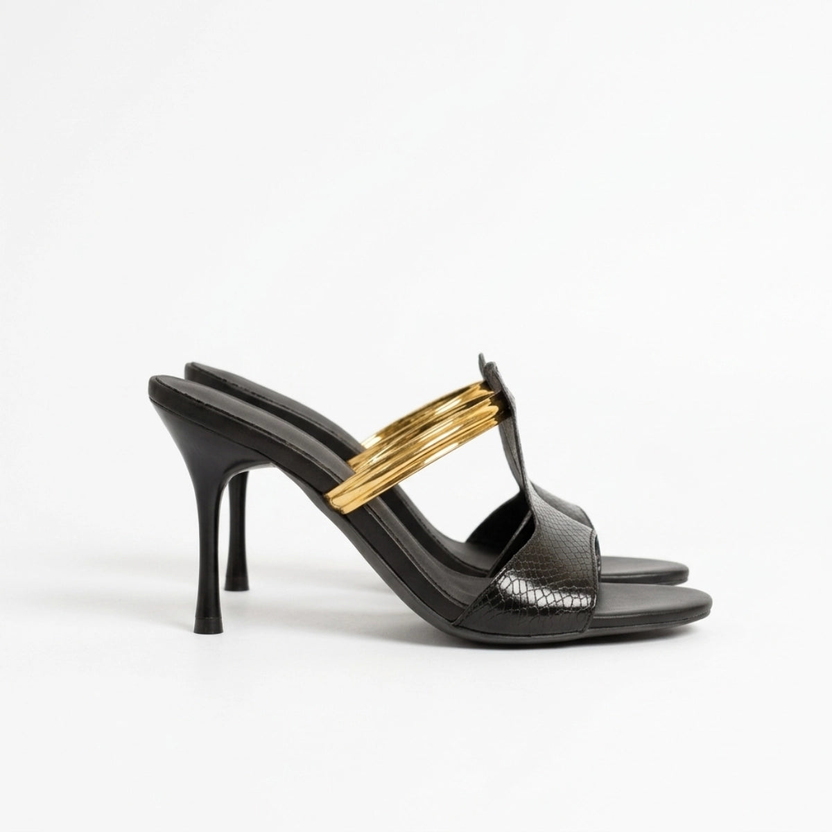 sandalia-salto-alto-jully-preto-perfil