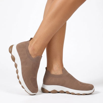 tenis-feminino-casual-comfortmax-cafe-modelo