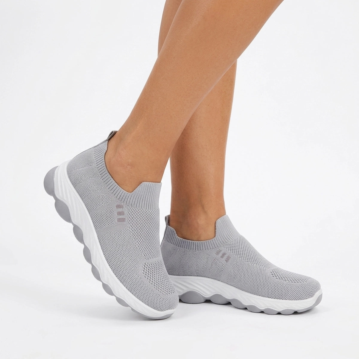 tenis-feminino-casual-comfortmax-cinza-modelo